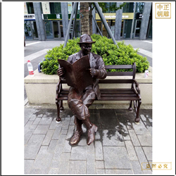 步行街座椅看報(bào)人物雕塑 步行街座椅看報(bào)人物雕塑