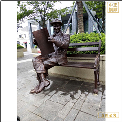 步行街座椅看報(bào)人物雕塑鑄造廠 步行街座椅看報(bào)人物雕塑鑄造廠