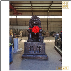 鑄銅關(guān)公 銅獅子踩小獅子擺件